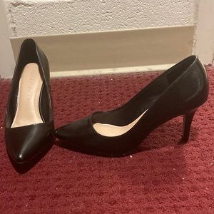 KELLY & KATIE Classic Black Pumps